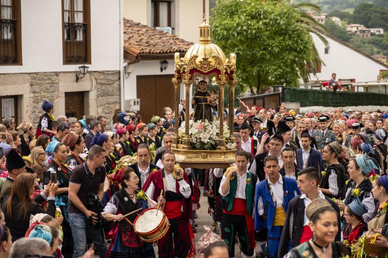 Fotos Lleno en Cangas de Onís para celebrar San Antonio El Comercio
